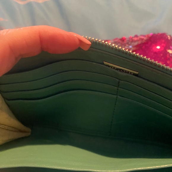 Marc Jacob’s.  Teal wallet.Genuine  leather Lots of compartments. 💎 - Picture 11 of 11